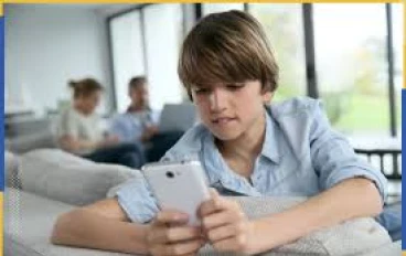 اضرار مواقع التواصل الاجتماعي علي الشباب من زاويه مختلفه