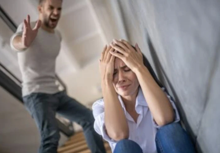 كيفيه الخروج من العلاقات السامه