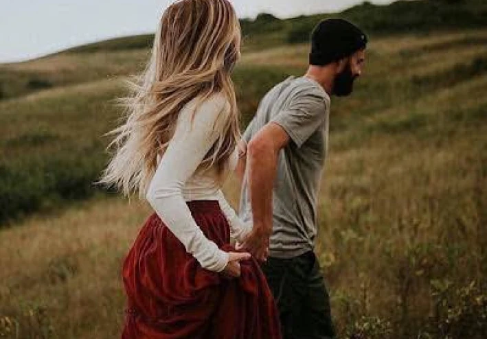 متمرده تسللت لداخل روحي وسكنتها