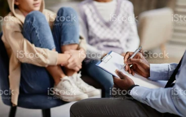  لا يكون سبب الاكتئاب هو اختلال التوازن الكيميائي في الدماغ