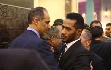 كيف استقبل جمال مبارك محمد رمضان اثناء عزاء السيدة الراحلة جيهان السادات
