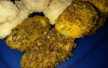 شرائح موز مغلفة بالعسل والمكسرات 