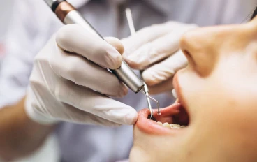 غسيل المخ: كيف يزيد التهاب دواعم السن من خطر الإصابة بمرض الزهايمر