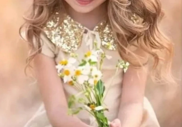 كُلما دار حديثاً بيننا تمنّيت لو أنهُ عناق 🌎🦋