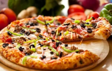 (اسرع بيتزا 🍕 ) بيتزا  العشر دقائق بدون فرن أو خميره 