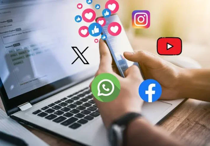 ايجابيات وسلبيات مواقع التواصل الاجتماعي