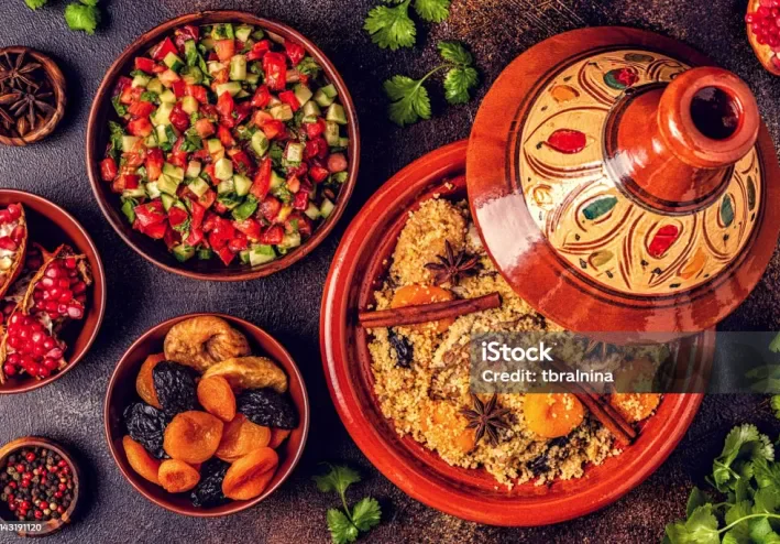 الطاجين المغربي رحلة عبر النكهات