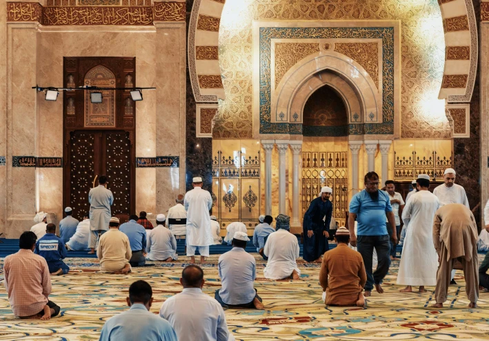 مدرسة التزكية والإصلاح: الأبعاد الروحية والسلوكية والاجتماعية لفوائد شهر رمضان المبارك.