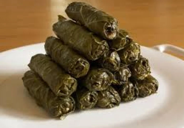 محشي ورق عنب: رحلة من اليونان إلى مطبخك