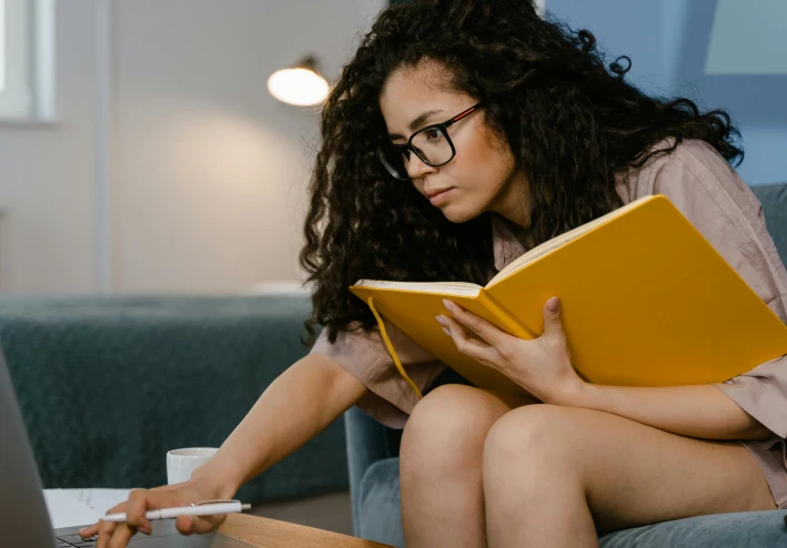 كيفية إنشاء دورات تعليمية عبر الإنترنت وكسب المال منها