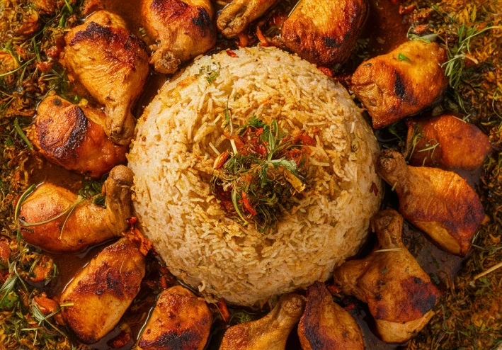 رحلةٌ عبر نكهات المندي: إعدادٌ تقليديٌّ ونكهةٌ لا تُقاوم