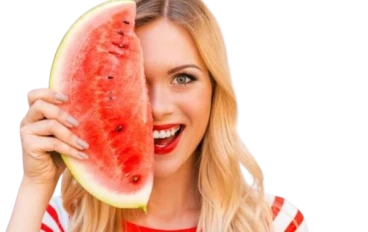هل أنت ضمنهم؟ 5 يمنعهم الطبيب عن تناول البطيخ