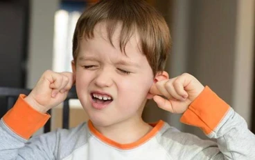 مرض عرات  Ticks  (متلازمة توريت ) : ما هو ؟ ، ما هي أعراضه ؟ . 