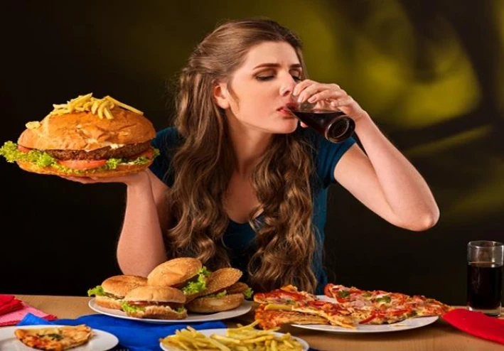 6 طرق لتناول ما تريدين دون زيادة الوزن