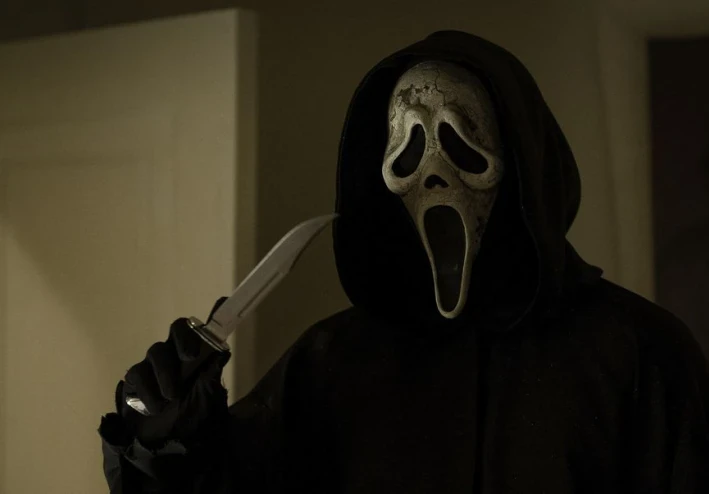 سلسلة أفلام "Scream": تحليل شامل للشخصيات، الميزات، والحبكة