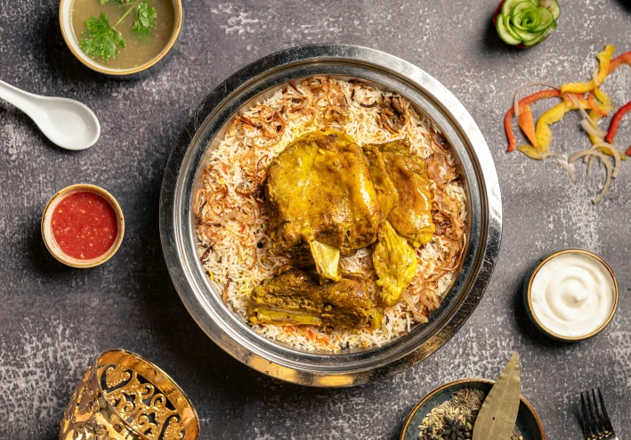 "سر الماندي: فن الطهي اليمني بنكهات أصيلة"