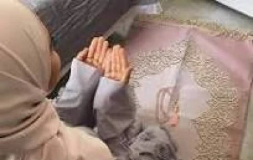  الفتاة الملتزمة ورجل الاعمال