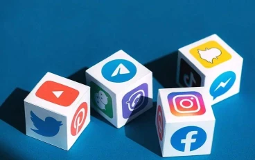 تاريخ وتطور مواقع التواصل الاجتماعي