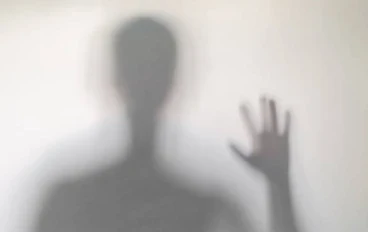  بيت الظل: القصة المرعبة للأرواح المحبوسة وشجاعة الأصدقاء الثلاثة ( قصة حقيقية) ( الرابع ) !!!