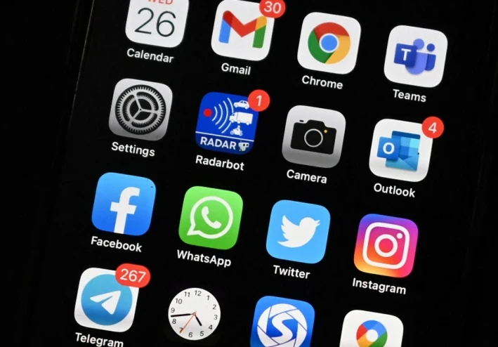 تطبيقات الهاتف:"مخاطر و فوائد "