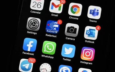 تطبيقات الهاتف:"مخاطر و فوائد "