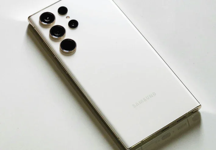 "Samsung Galaxy S23: مستقبل التكنولوجيا في راحة يدك"