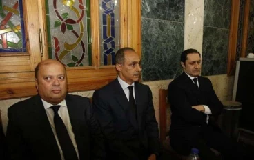 استقبال جمال مبارك وعلاء مبارك لحظة وصولهم عزاء الفنان الراحل سمير صبري 