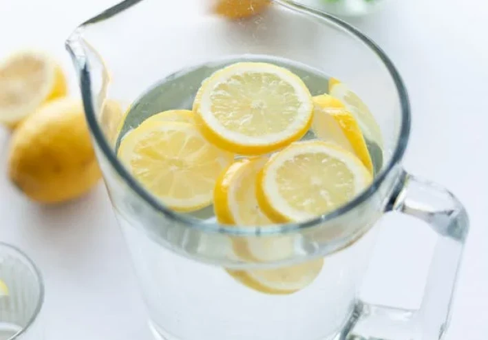 أهم 5 فوائد صحية لليمون ولماذا يجب عليك تضمينها في نظامك الغذائي.