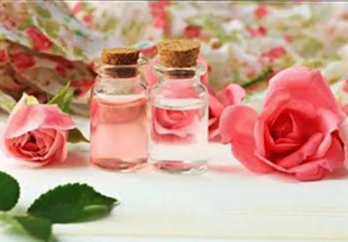 ماء الورد للبشرة من حيث الاستخدام و الوصفات