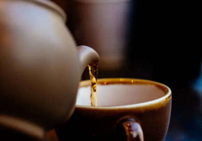 تعرف فوائد شرب الشاي وماهي أضرار شربه كثيرا