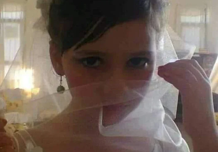 قصة زواج طفله من رجل بعمر أبيها