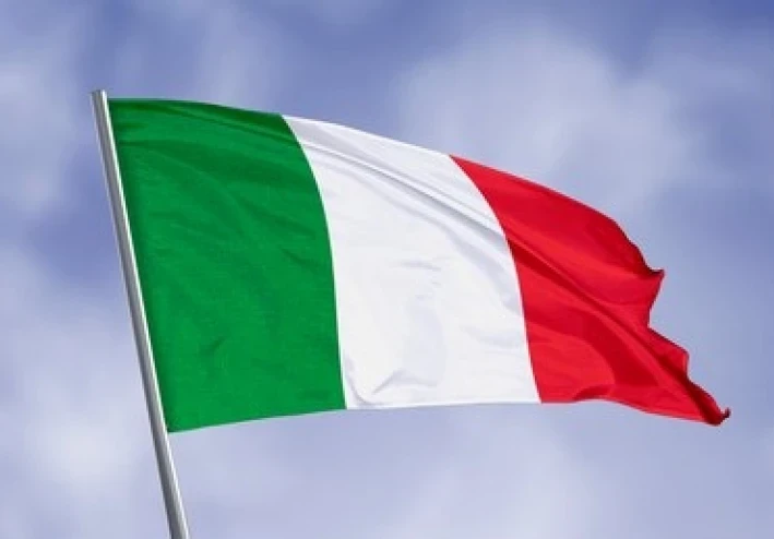 التحيات وتقديم النفس باللغة الإيطالية (i saluti in italiano - presentarsi in italiano)