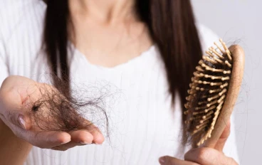 تساقط الشعر تعرف على  أشهر الاسباب