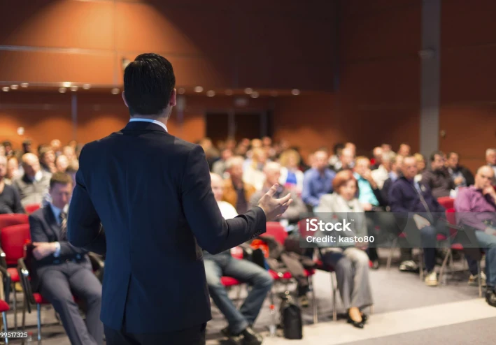 كلية التجارة من الكليات القمة
