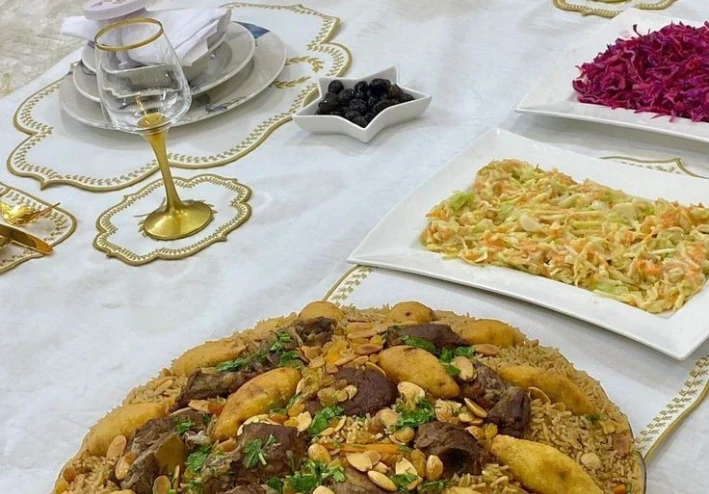 أشهى الأطباق الرئيسية السعودية: تنوع ونكهات أصيلة