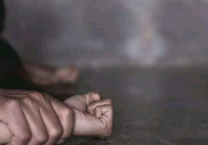 تفسير حلم القيود للعزباء والمتزوجة  وبشكل عام