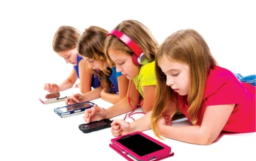 أضرار أستخدام الأجهزة الإلكترونية علي الأطفال