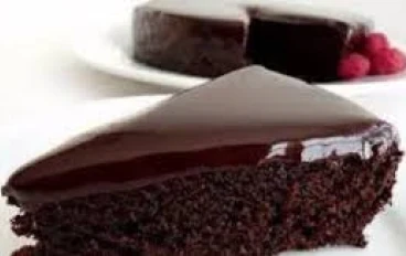 طريقة عمل كيكة الشوكولاتة مع صوص الشوكولاته