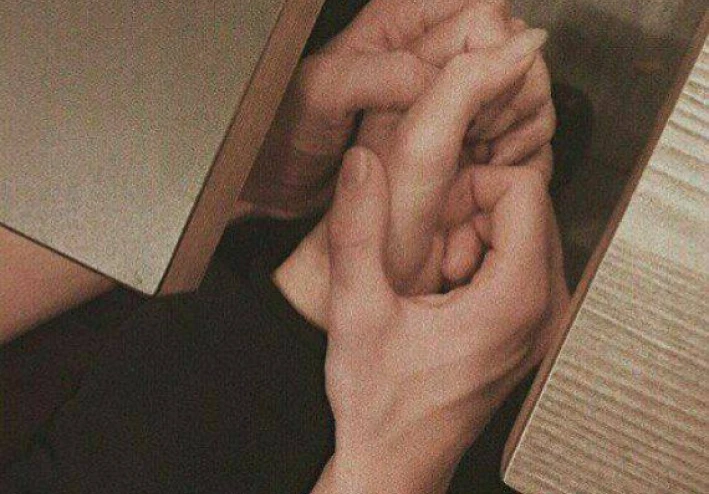 إنني أتعافى بقربك لا تبتعد 💔💜