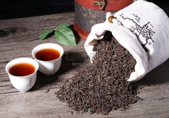 How Green Tea Leaves Become Black Tea: A Step-by-Step Transformation Guide