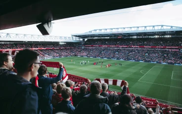 يفربول: من أسطورة الملاعب إلى قوة اقتصادية عالمية – كيف يصنع النادي التاريخ والمجد