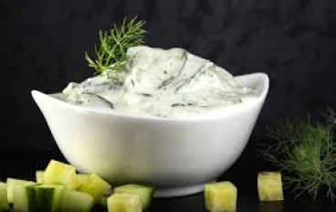 سلطة زبادي بالخيار صحي ولذيذة 