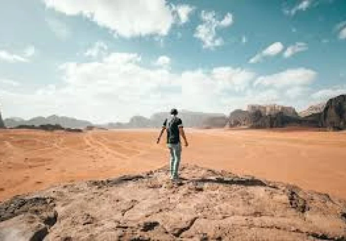 رحلة عبر العواطف والتجارب الإنسانية