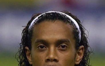 قصة الساحر واللاعب البرازيلي (رونالدينيو)