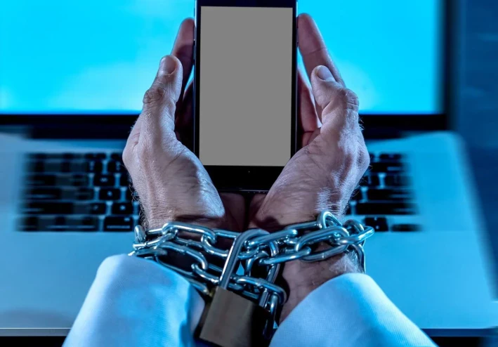 أفضل 7 طرق لتقليل استخدام الهاتف في 2024: استراتيجيات بسيطة لزيادة الإنتاجية وتحسين حياتك