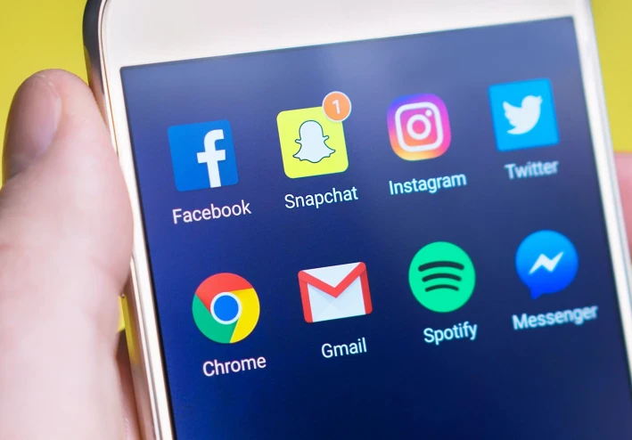 مميزات وعيوب مواقع التواصل الاجتماعي