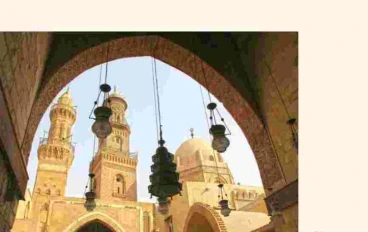 الصلاة عماد الدين وهي أول ما يحاسب عليه الإنسان