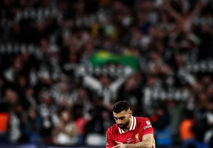 محمد صلاح  يسال عن وفاة سليمان العبيدى  وسط اوجاع غزة