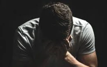 الشعور بالذنب: هل هو دليل للنمو أم فخ عاطفي؟
