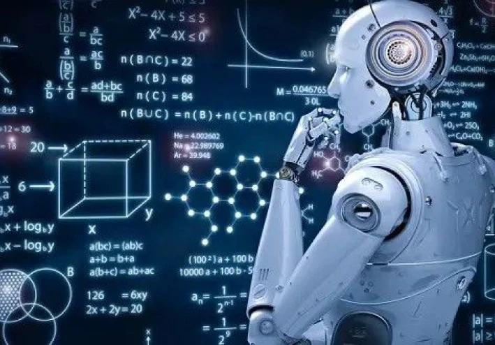 أفضل 7 أدوات ذكاء اصطناعي مجانية ستغير حياتك في 2025